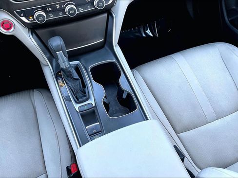 Used 2018 Honda Accord EX image 16