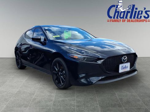 Used 2025 MAZDA MAZDA3 2.5 S Hatchback w/ Premium Pkg image 3