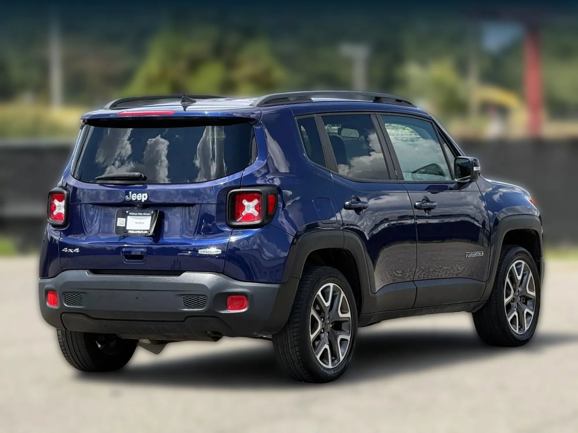 Used 2018 Jeep Renegade Latitude w/ Cold Weather Group AWD/4WD image 9