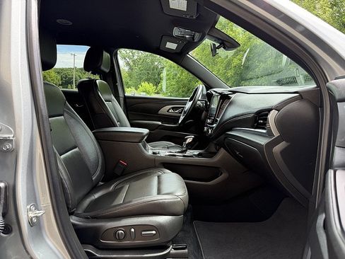 Used 2023 Chevrolet Traverse LT FWD image 23