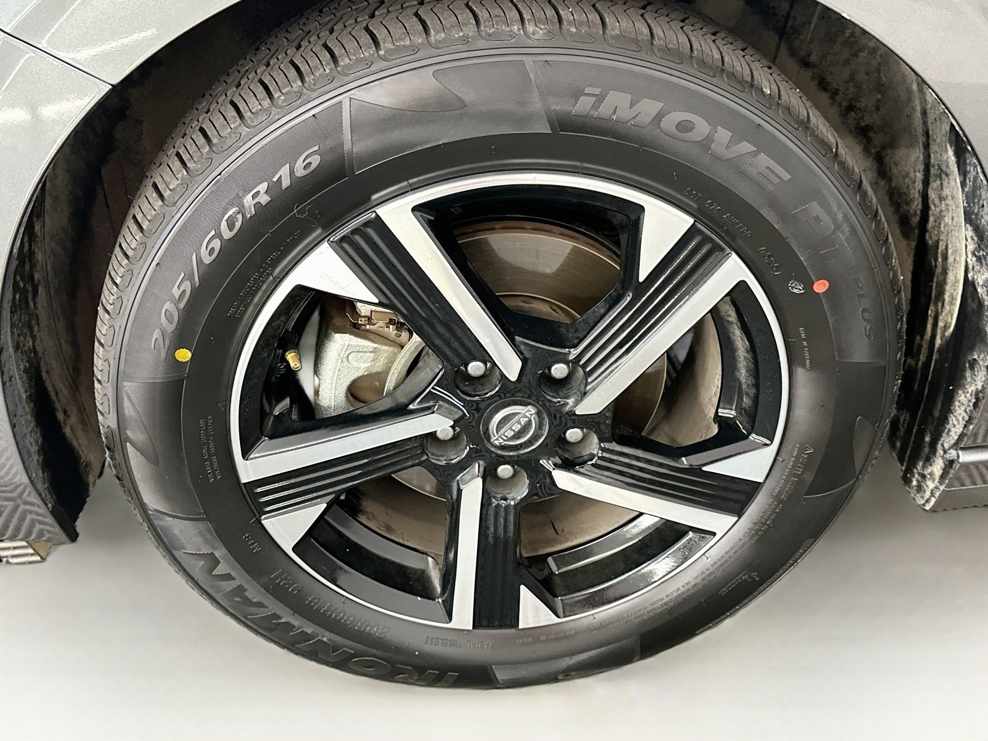 Used 2025 Nissan Sentra SV FWD image 11