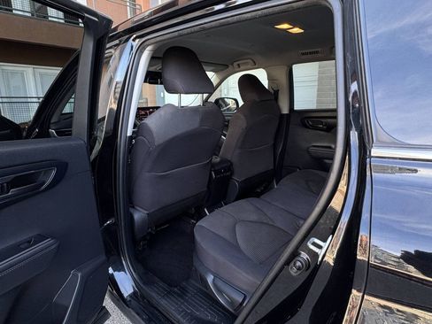 Used 2020 Toyota Highlander L AWD/4WD image 23