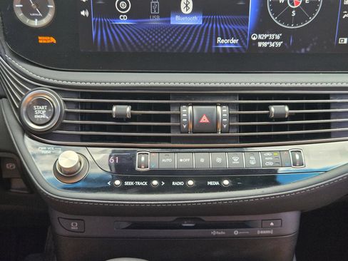 Used 2022 Lexus LS 500 AWD w/ Interior Upgrade Package image 18