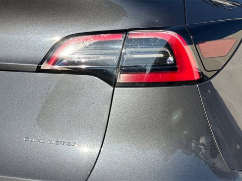 Used 2022 Tesla Model Y Long Range image 25