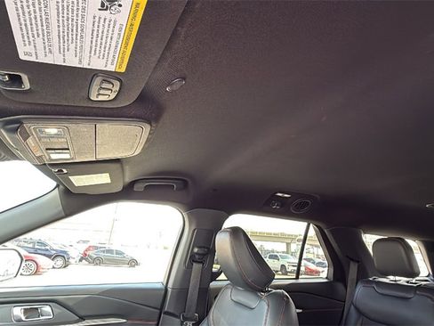 Used 2025 Ford Explorer ST-Line image 12