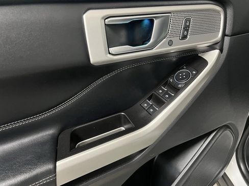 Used 2022 Ford Explorer Limited image 29