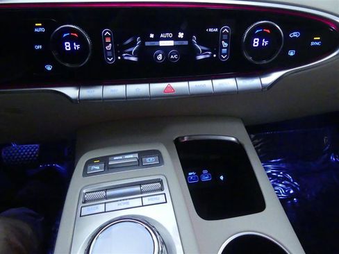 Used 2023 Genesis GV70 2.5T w/ Advanced Package image 20