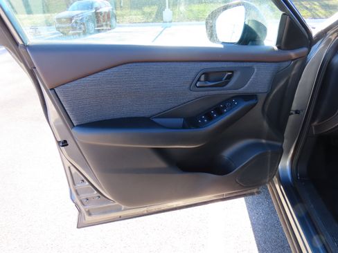 Used 2023 Nissan Rogue S image 20