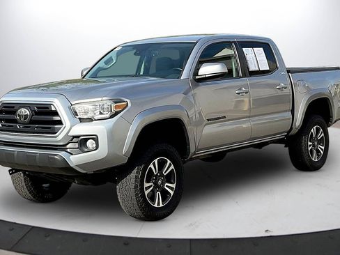 Used 2018 Toyota Tacoma SR5 image 4