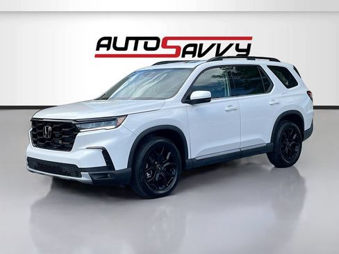Used 2023 Honda Pilot Touring image 3