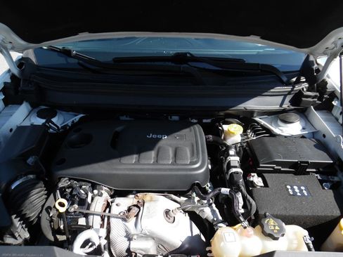 Used 2019 Jeep Cherokee Latitude Plus w/ Cold Weather Group image 26