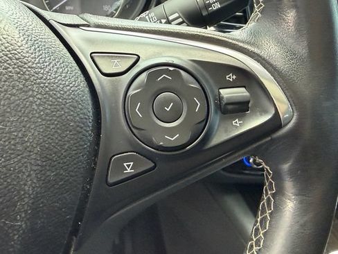 Used 2020 Buick Regal Essence AWD/4WD image 25