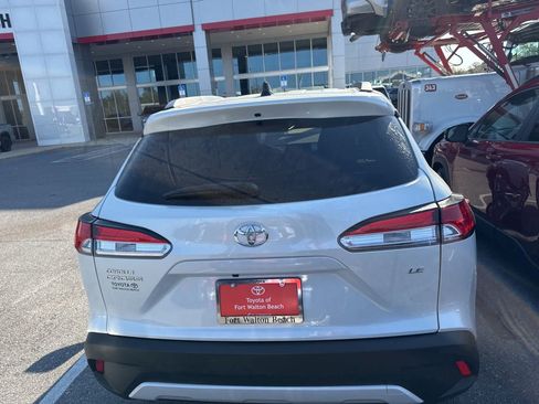 Used 2025 Toyota Corolla Cross LE w/ Moonroof Package image 8