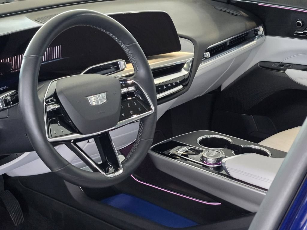Used 2024 Cadillac Lyriq Sport AWD/4WD image 24