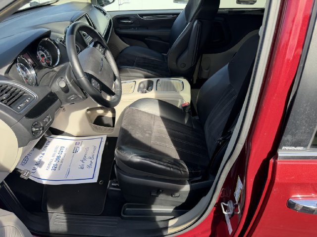 Used 2014 Chrysler Town & Country Touring-L FWD image 10