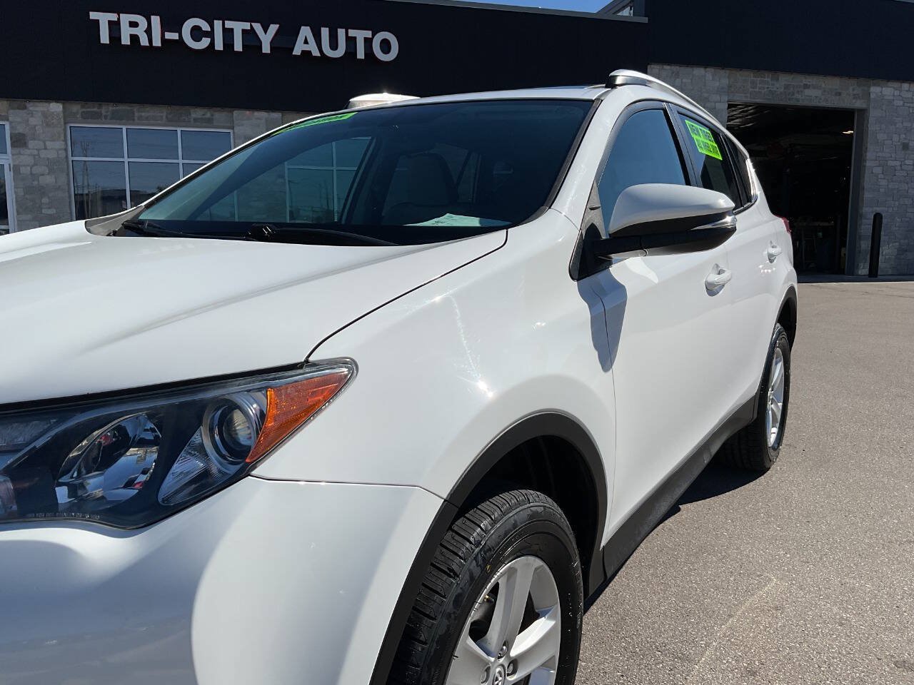 Used 2013 Toyota RAV4 XLE AWD/4WD image 2