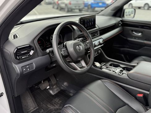 Certified 2025 Honda Pilot TrailSport image 19