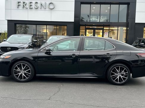 Used 2022 Toyota Camry SE image 9