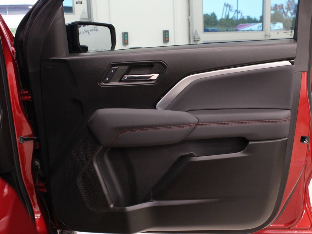 Used 2024 Chevrolet Colorado Z71 w/ Z71 Convenience Package 2 AWD/4WD image 15
