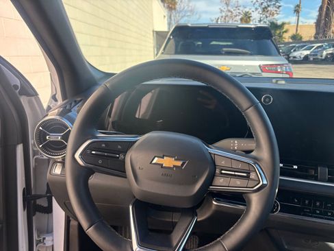 Used 2025 Chevrolet Equinox LT image 34