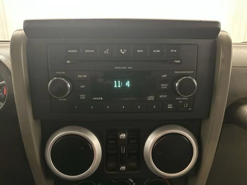 Used 2009 Jeep Wrangler Unlimited Sahara w/ Dual Top Group AWD/4WD image 14
