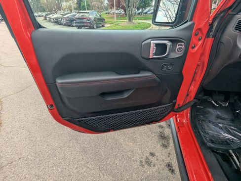 Used 2022 Jeep Wrangler Unlimited Rubicon w/ Xtreme Recon 35" Tire Package image 17