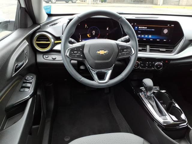 Used 2025 Chevrolet Trax LT w/ Driver Confidence Package FWD image 11