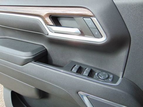 Used 2023 Chevrolet Silverado 1500 LT AWD/4WD image 19