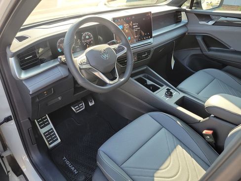 New 2026 Volkswagen Tiguan SE R-Line image 30