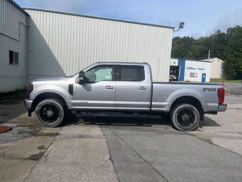 Used 2022 Ford F250 Lariat w/ Black Appearance Pkg AWD/4WD image 9