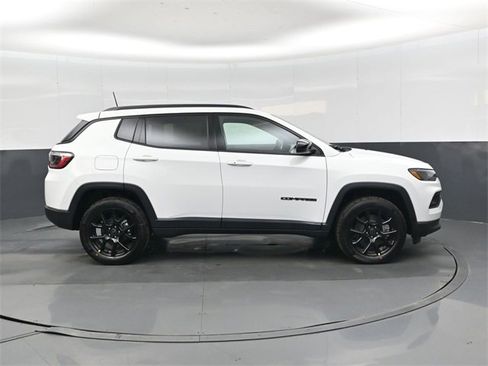 New 2026 Jeep Compass Latitude image 2