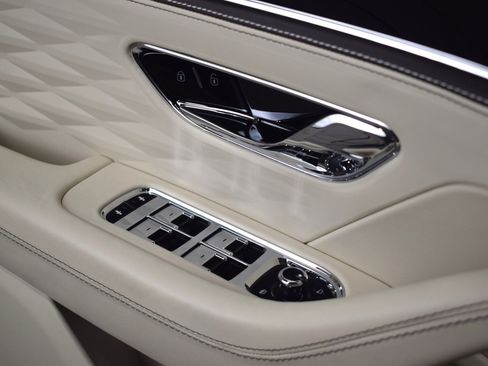 Certified 2020 Bentley Flying Spur W12 image 37
