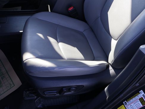 Used 2024 Toyota Sienna XLE image 36