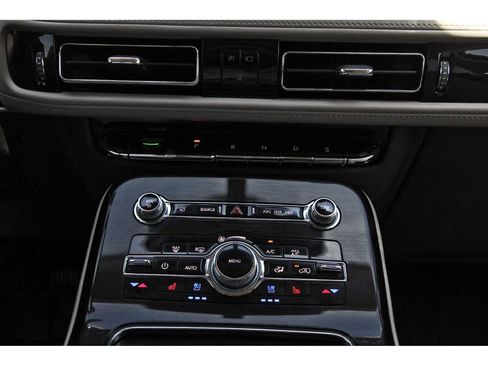 Used 2023 Lincoln Nautilus Reserve w/ Luxury Package AWD/4WD image 25