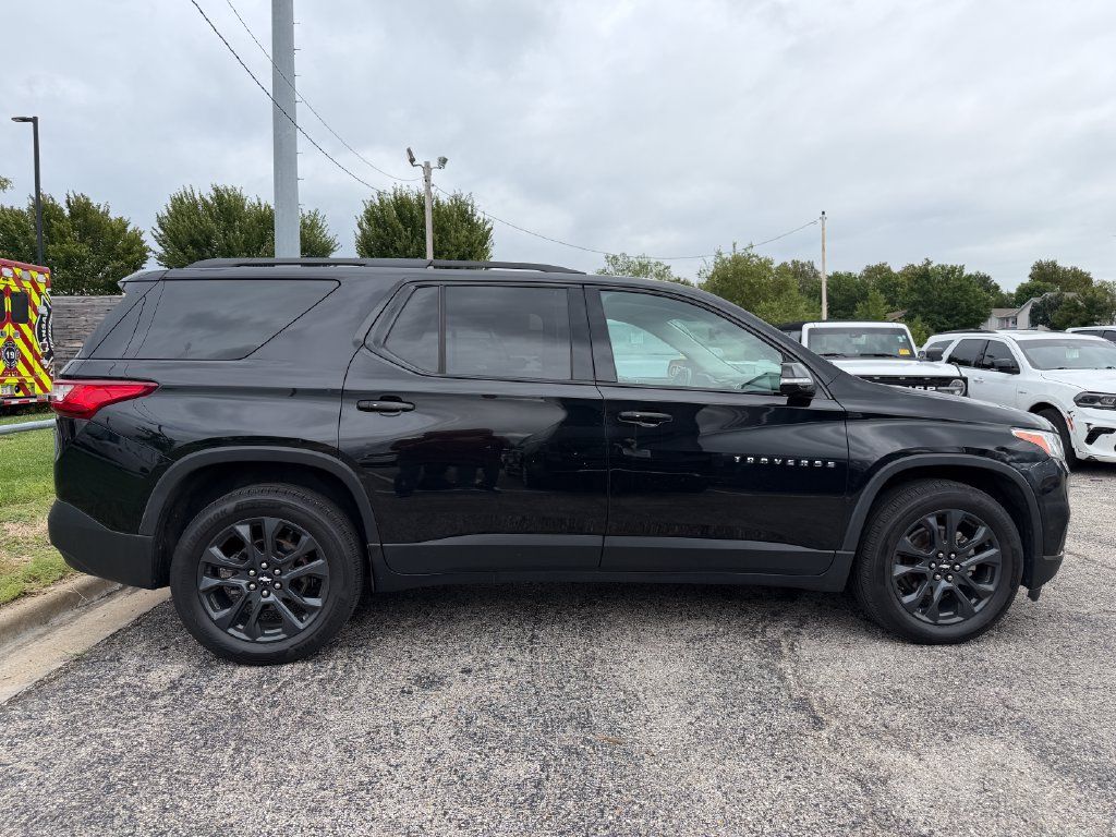 Used 2018 Chevrolet Traverse RS w/ LPO, Cargo Package FWD image 2