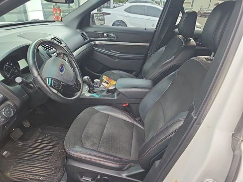 Used 2018 Ford Explorer XLT w/ Equipment Group 202A FWD image 6