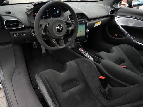 Used 2024 McLaren Artura Performance image 8