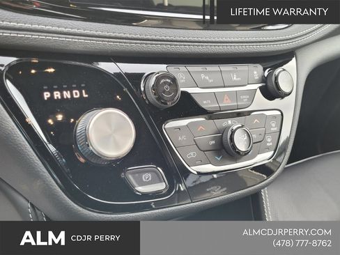 New 2026 Chrysler Pacifica Limited w/ Uconnect Theater Family Group FWD image 23