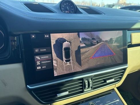 Used 2021 Porsche Cayenne Turbo image 20