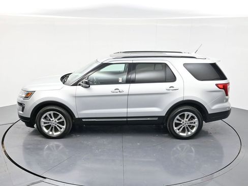 Used 2018 Ford Explorer XLT w/ Equipment Group 202A AWD/4WD image 46