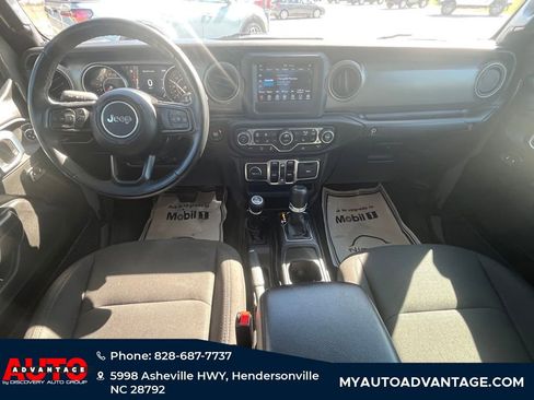 Used 2022 Jeep Gladiator Willys image 9