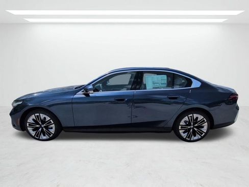 New 2026 BMW i5 eDrive40 w/ Premium Package image 7