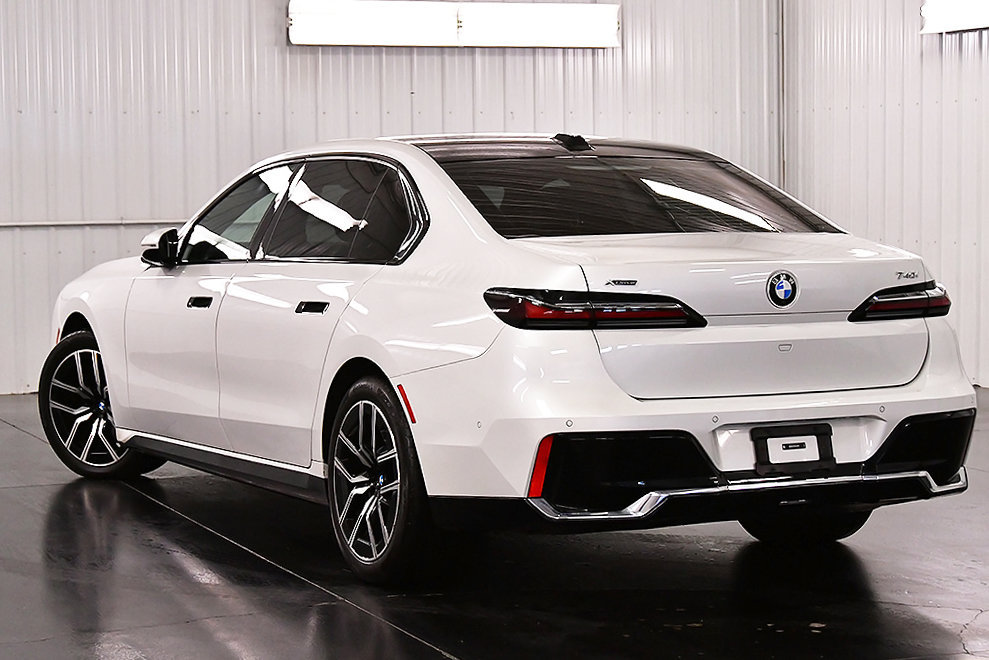 Used 2024 BMW 740i xDrive AWD/4WD image 5