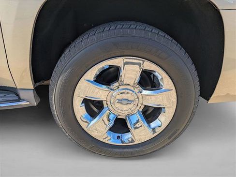 Used 2015 Chevrolet Suburban LTZ image 8