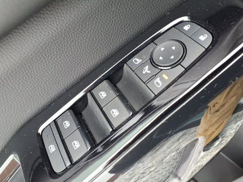 New 2026 Nissan Pathfinder Platinum image 16