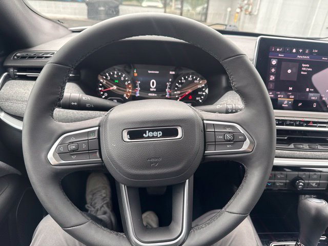 Used 2024 Jeep Compass Latitude AWD/4WD image 15