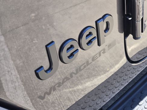 Used 2025 Jeep Wrangler Sport AWD/4WD image 13
