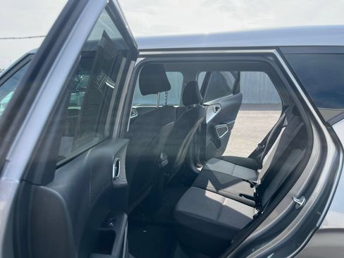 Used 2025 Kia Soul LX w/ LX Technology Package FWD image 23