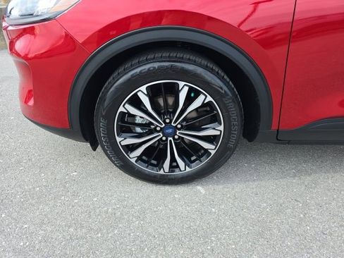 Certified 2022 Ford Escape SE w/ SE Sport Appearance Package image 9