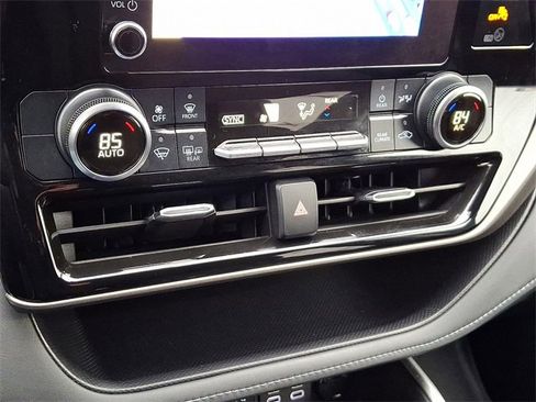 Used 2024 Toyota Highlander LE image 15